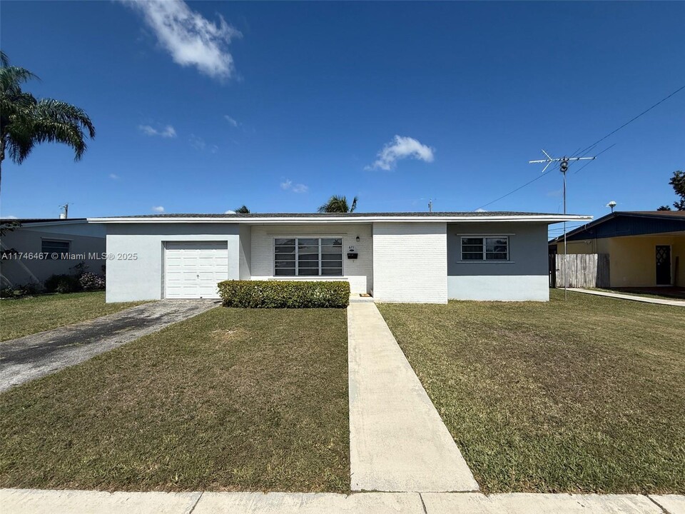 671 NW 17th St in Homestead, FL - Building Photo