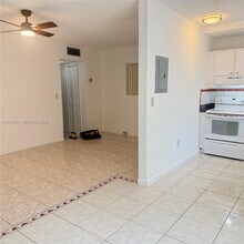 1735 NE 164th St in North Miami Beach, FL - Building Photo - Building Photo