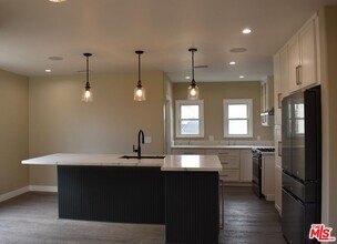 1303 S Tremaine Ave in Los Angeles, CA - Building Photo - Building Photo