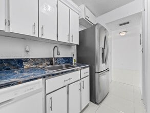 8260 SW 210th St in Cutler Bay, FL - Building Photo - Building Photo