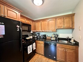 346 Putnam Ave, Unit 3 in Cambridge, MA - Building Photo