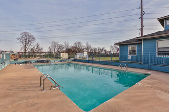 Azalea Trail Apartments in Rogers, AR - Foto de edificio - Building Photo