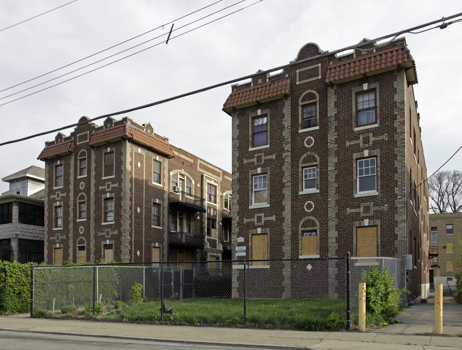 Ambassador Apartments in Cincinnati, OH - Building Photo