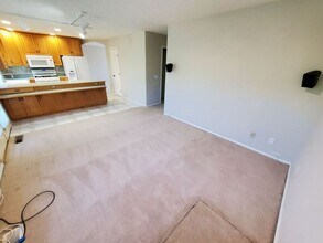 1049 Yorkshire Ct SE in Salem, OR - Building Photo - Building Photo