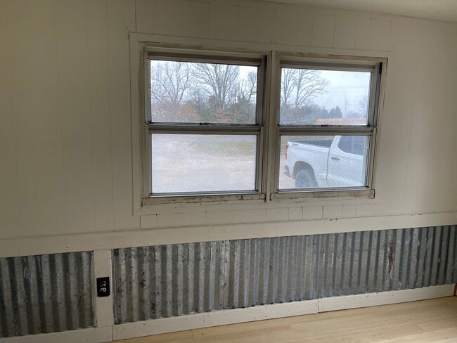 315 W Pine St in Phillipsburg, MO - Building Photo - Building Photo