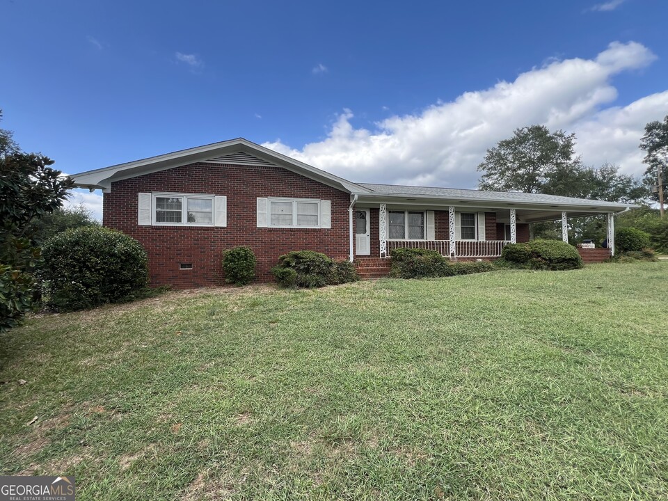 1866 E Main St in Royston, GA - Building Photo