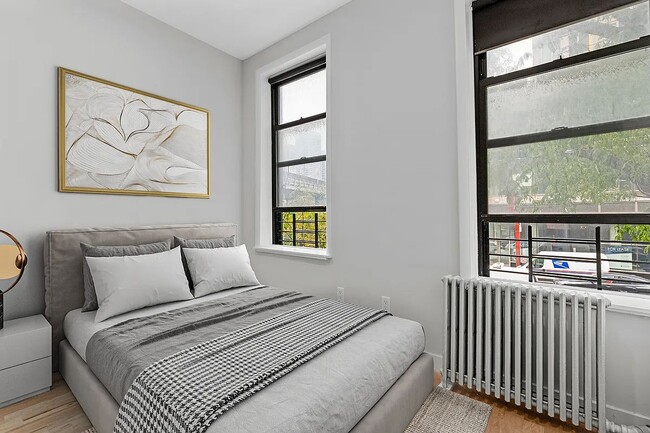 570 9th Ave in New York, NY - Building Photo - Building Photo