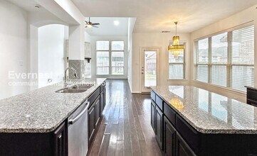 4811 Sunset Park Ln in Rosharon, TX - Foto de edificio - Building Photo