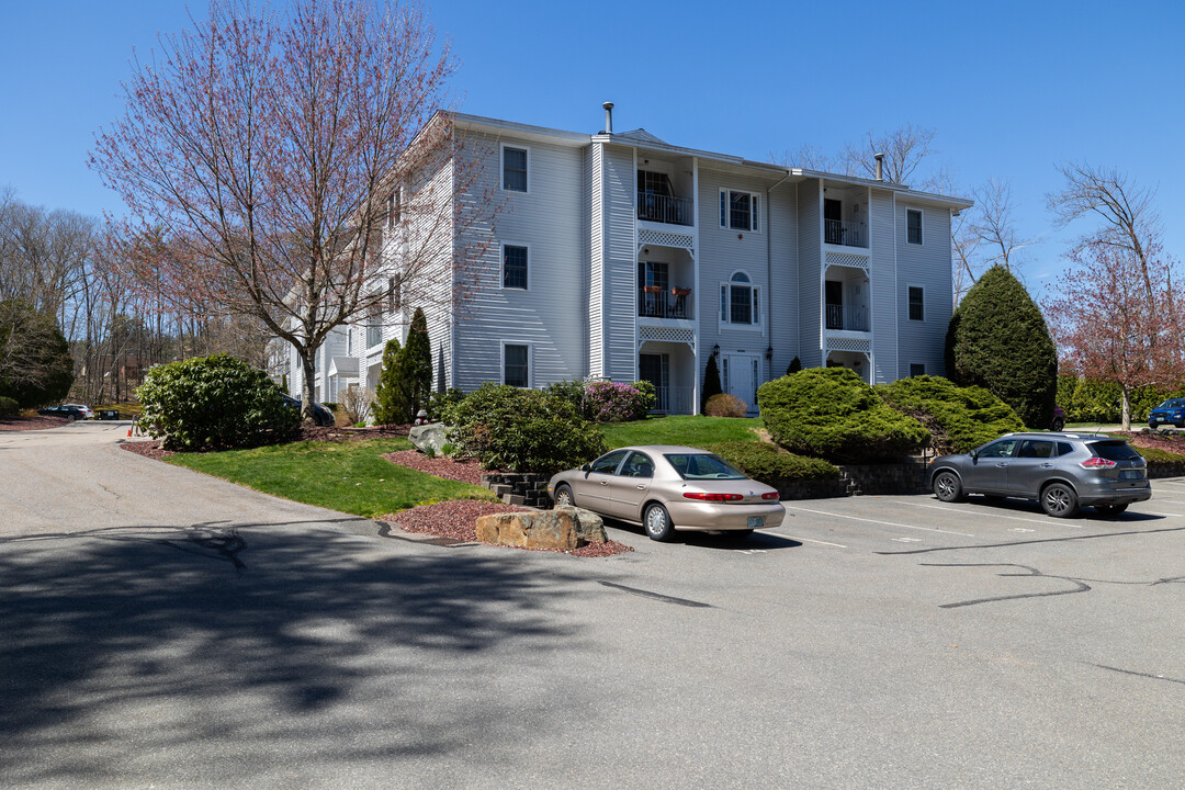 Stoney Creek Condominiums in Milford, NH - Building Photo