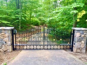 11 Dogwood Ln in Weston, CT - Building Photo - Building Photo