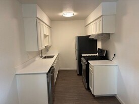 Piedmont, Unit 2 in Roseville, CA - Building Photo