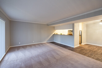 The Wellesley Crescent Apartments in Redwood City, CA - Foto de edificio - Interior Photo