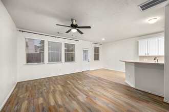 12475 Saratoga Woods Ln in Humble, TX - Foto de edificio - Building Photo