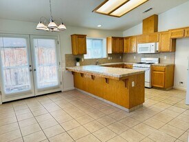 220 River in Madera, CA - Building Photo