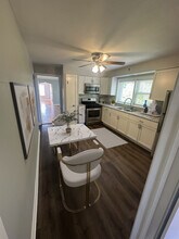 2456 W Marquette Rd, Unit 2 in Chicago, IL - Building Photo - Building Photo