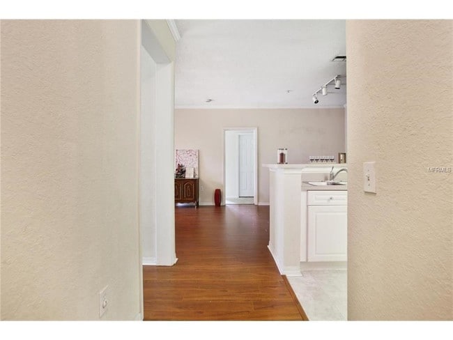 18000 Park Plaza Dr, Unit 422 in Cerritos, CA - Foto de edificio - Building Photo