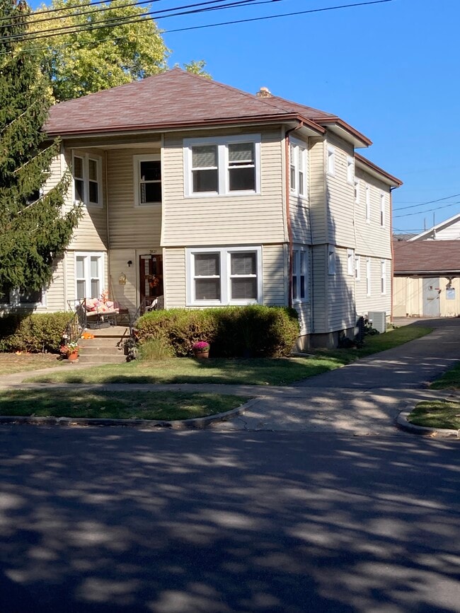 3821 Wayne Ave, Unit 4