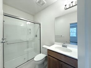 1760 Hydrangea Dr in Hollister, CA - Building Photo - Building Photo