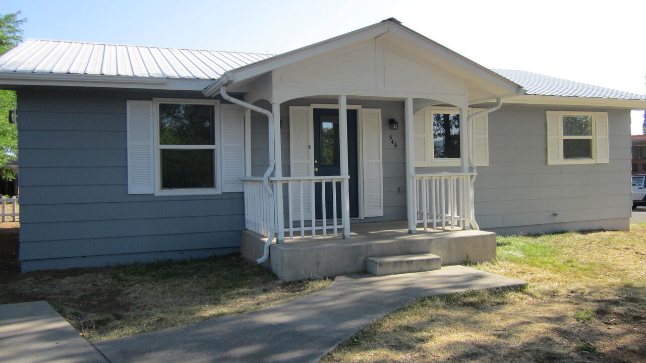 546 E Montezuma Ave in Cortez, CO - Foto de edificio