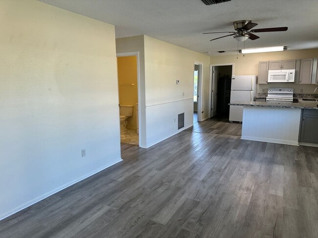 11151 Pendleton Ave in Englewood, FL - Building Photo - Building Photo