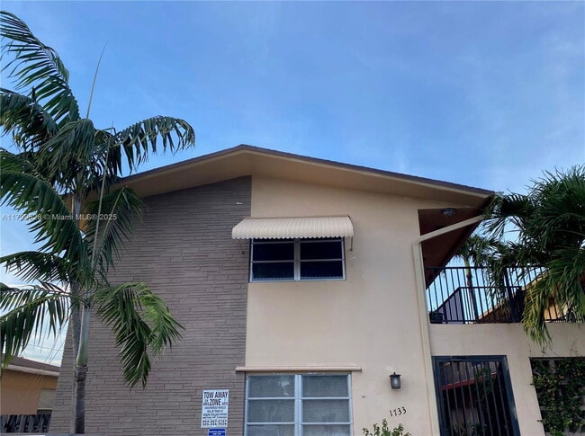 1733 Mayo St in Hollywood, FL - Building Photo - Building Photo