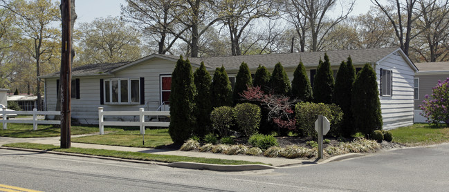 Riverhaven Park in Riverhead, NY - Building Photo - Building Photo