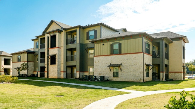 The Oaks at Baywood in Pasadena, TX - Building Photo - Building Photo
