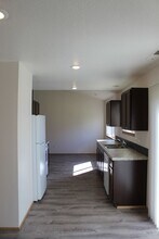 33037 NW Laurel St in Scappoose, OR - Building Photo - Building Photo