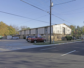 715 N Center St in Arlington, TX - Building Photo - Building Photo