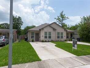3915 Brookmeade Dr in Houston, TX - Building Photo - Building Photo