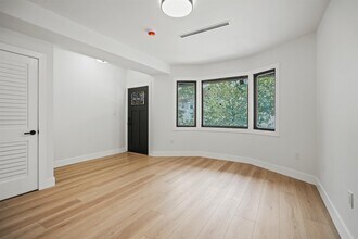 31 W 46th St in Bayonne, NJ - Building Photo - Building Photo
