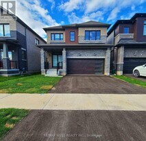 19 Buttercream Ave in Thorold, ON - Building Photo