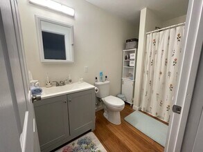 122 Main St, Unit 304 in Topsham, ME - Foto de edificio - Building Photo