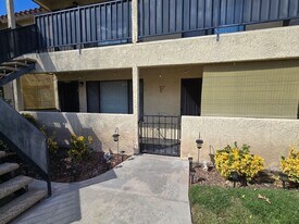 25564 Sharp Dr in Hemet, CA - Building Photo