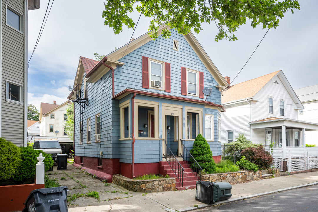 13 Elmdale Ave in Providence, RI - Building Photo