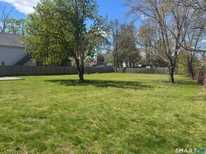 52 Maple Ave in North Haven, CT - Building Photo - Building Photo
