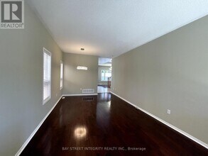 111 Madison Heights Blvd in Markham, ON - Building Photo - Building Photo