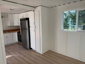 2210 E Alvarado St in Fallbrook, CA - Building Photo - Building Photo