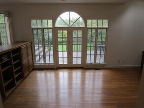 9405 Locust Hill Rd in Bethesda, MD - Building Photo - Building Photo