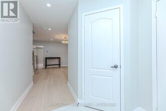 6 Linderwood Dr in Brampton, ON - Building Photo - Building Photo