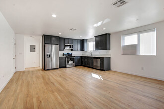 2439 Malabar St, Unit 2439 in Los Angeles, CA - Building Photo - Building Photo