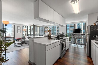 2 E Erie St in Chicago, IL - Building Photo - Building Photo