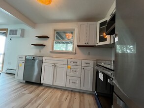 240 Narragansett Ave in East Providence, RI - Building Photo - Building Photo