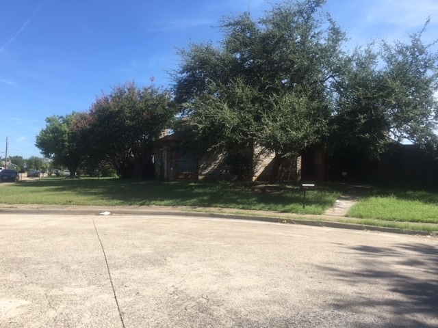 13316-13318 Daystrom Ct in Dallas, TX - Foto de edificio - Building Photo