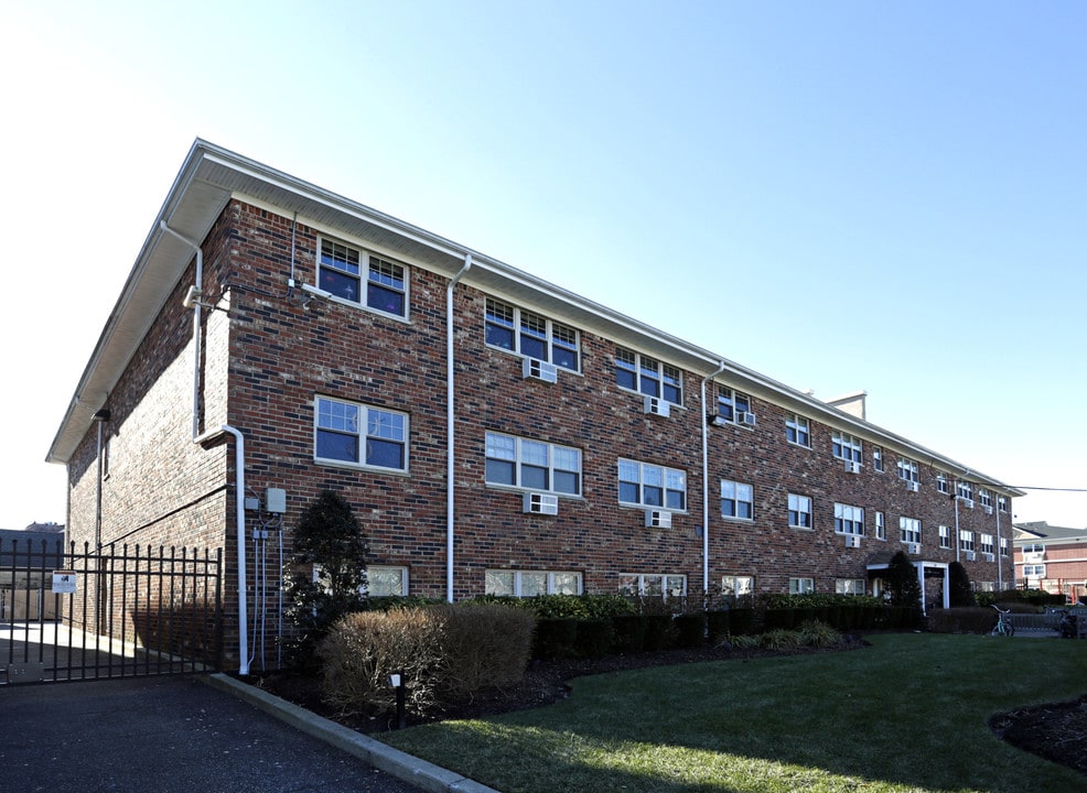 304 4th Ave in Asbury Park, NJ - Building Photo