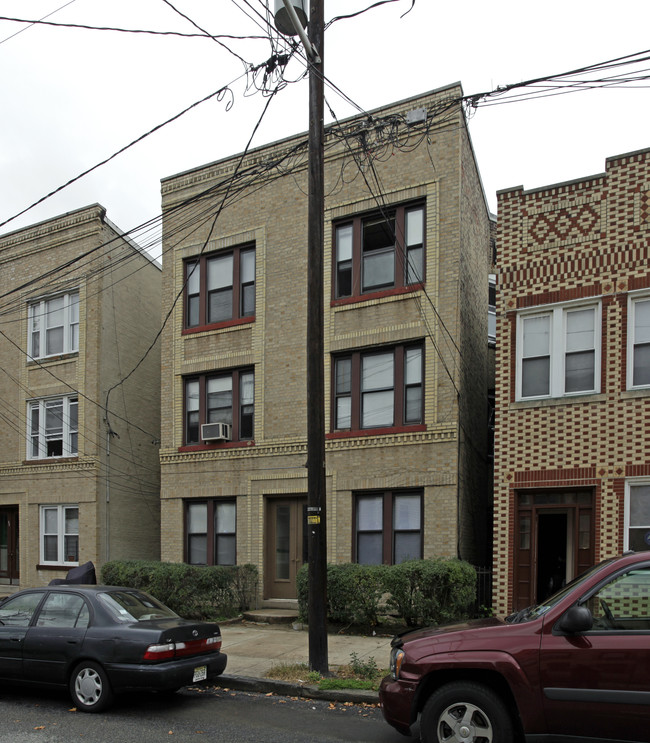 30 Corbin Ave in Jersey City, NJ - Building Photo - Building Photo