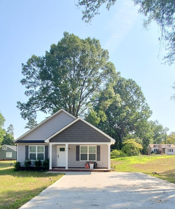 105 Old Rockwell Rd in China Grove, NC - Building Photo