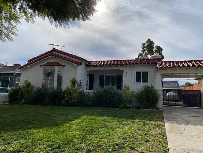 822 W 110th St in Los Angeles, CA - Building Photo - Building Photo