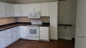 513 8th St in New Glarus, WI - Building Photo