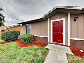 2980 Lagoon Ave in Deltona, FL - Building Photo